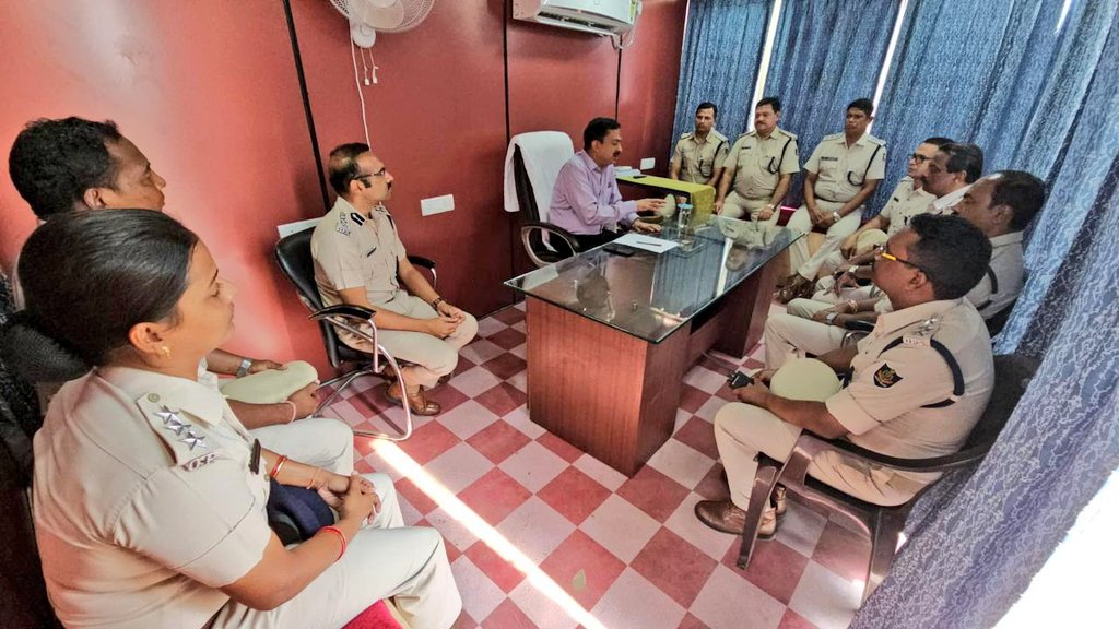 DGP today visited Puri and expressed gratitude to the police officers and personnel for ensuring the orderly viewing of devotees and smooth security arrangements on the occasion of Holy Kartik Purnima.
