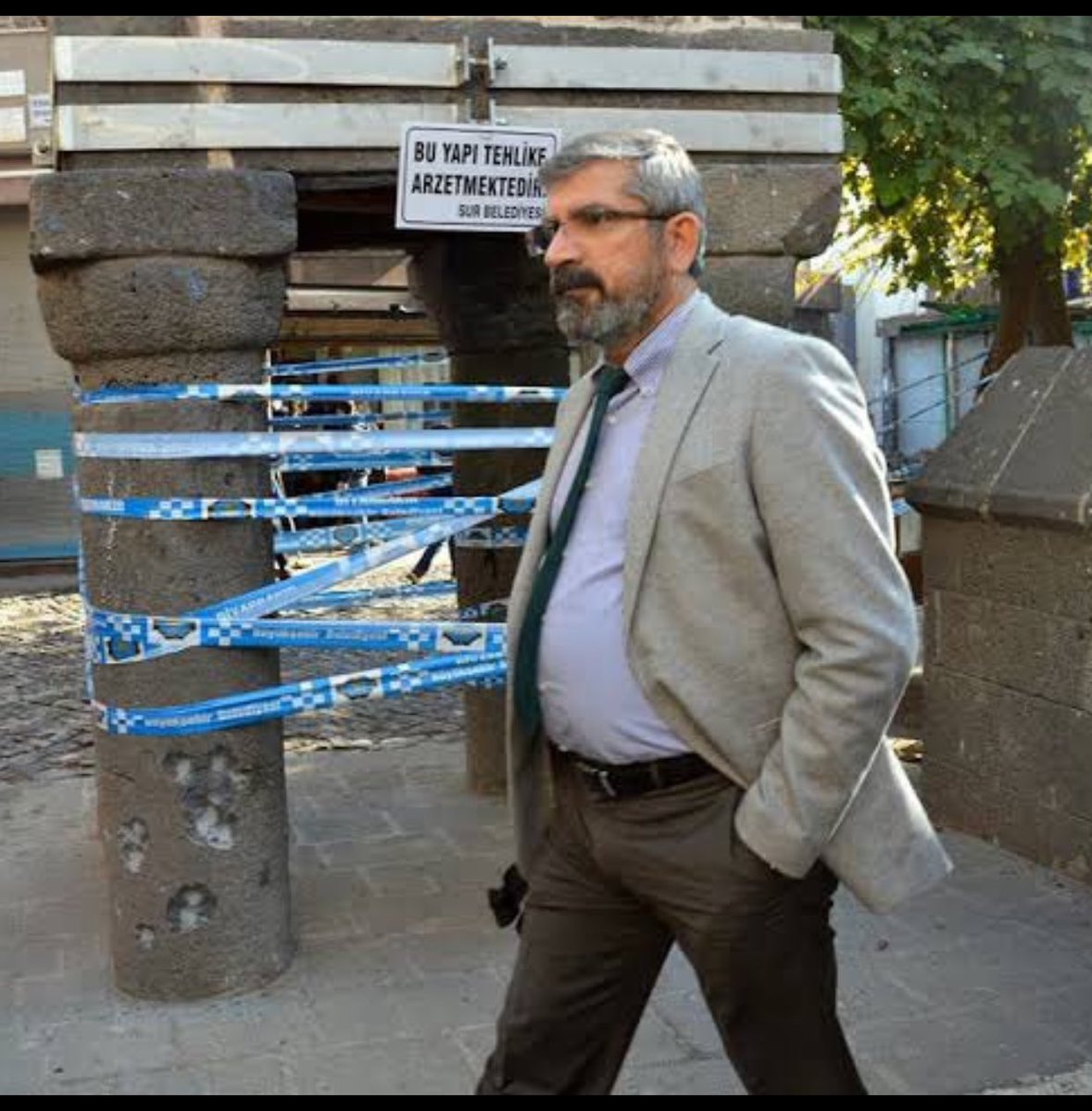 Hedef gösterildi, gözaltına alındı ve katledildi. 
Faili meçhul değil, faili meşhur…

 #TahirElçisiz8yıl