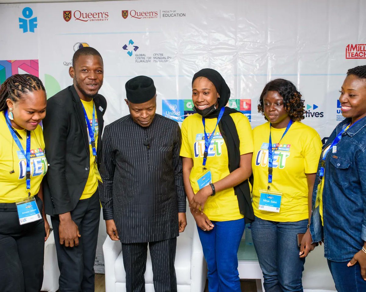 Team Yellow with <a href="/ProfOsinbajo/">Prof. Yemi Osinbajo</a> during the fireside chat.

#FutPerspectives #itet #education #transformingeducation #youth #africanyouth