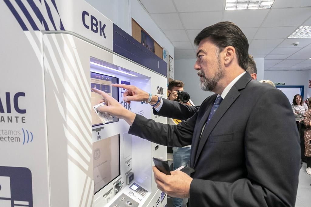 Alicante instala 16 Ciberkioscos en barrios que acercan la administración al ciudadano. El Alcalde, Luis Barcala, ha presentado esta semana los nuevos Ciberkioscos, desplegados por toda la ciudad de Alicante.
buff.ly/47Nh8PM