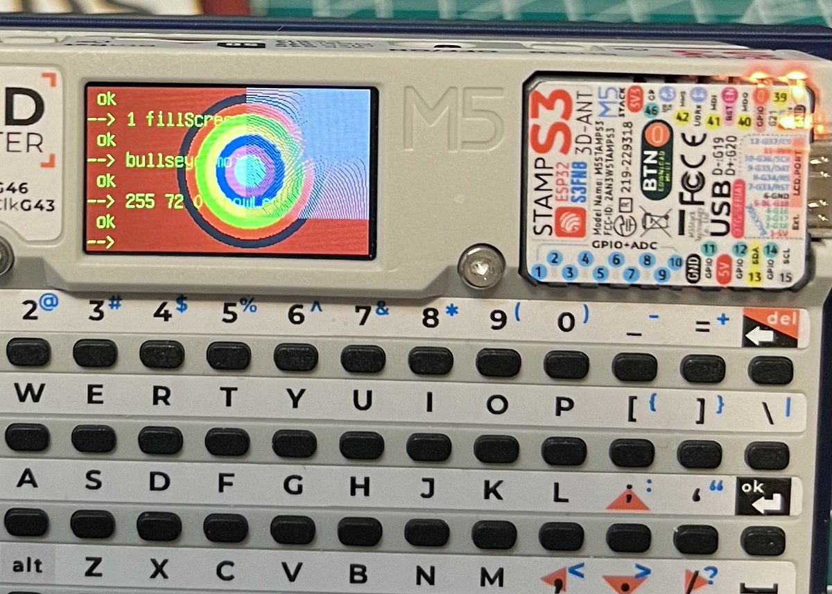 ryu10rc's tweet photo. Forthポケコンでグラフィック、RGB LED、GPIO（Grove ポートの G1 と G2）が操作できるようになりました。

インタプリタ形式のコンソールからLovyanGFXを呼び出せるところがちょっと面白いです。

#M5Cardputer #Cardputer https://t.co/JmSs8HNZ3M