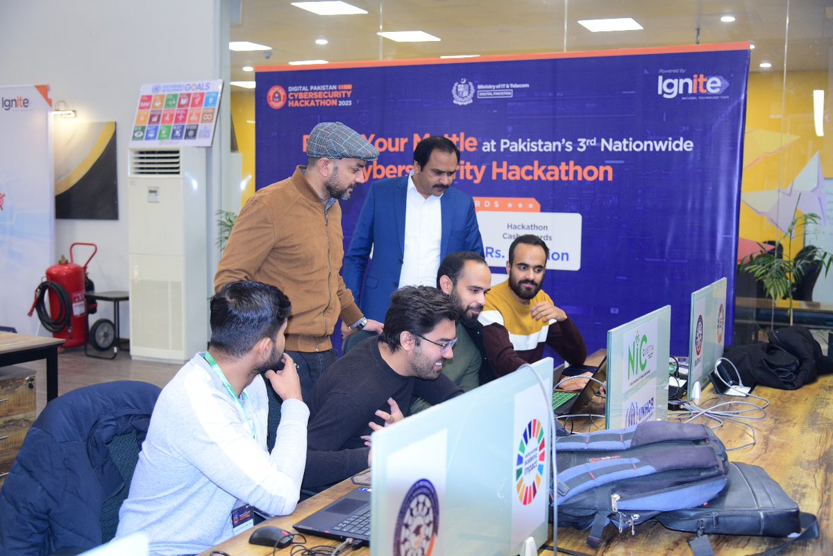 cybersecure_pk's tweet image. 🔥 Here are the electrifying scenes unfolding at the exhilarating #QuettaHackathon2023! Currently taking place at NIC Quetta. Dive into the live atmosphere of coding, networking, and cyber challenges! #Hackathon2023 #DigitalPakistan #ChallengeAccepted 💪 #Ignite #MOITT 🌐