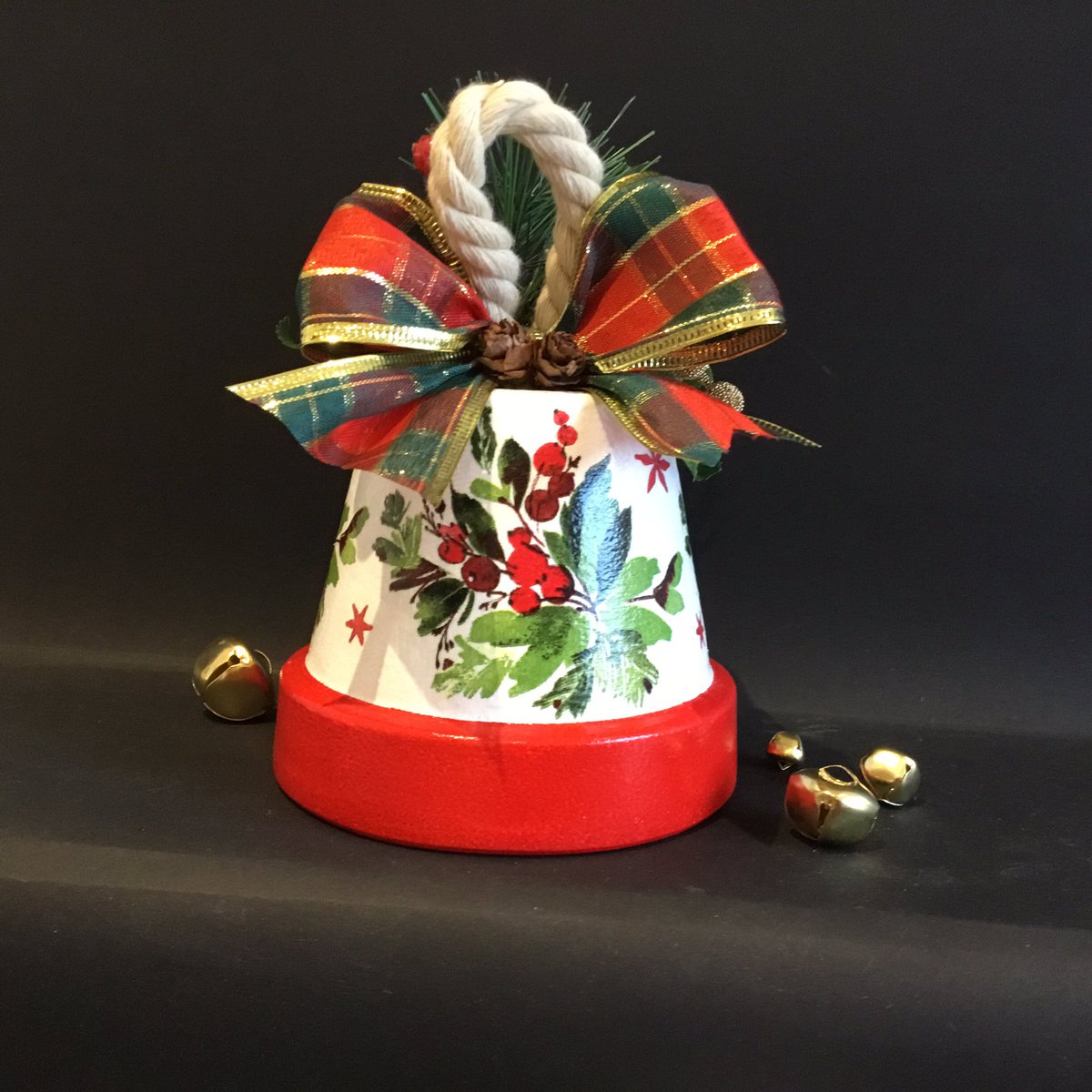 Well &amp; truly getting into the festive spirit…
#Christmas2023 #christmasdecorations #handmade #CraftBizParty #craftshout #festive #christmasdecor #DeckTheHalls #christmasbells #bells