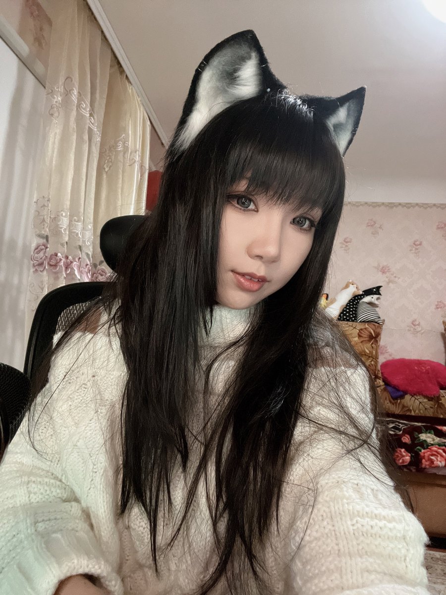 akai_ryoka's tweet photo. Getting ready for the cold weather, a warm sweater and a great mood!
#cute #cosplay #cos #twitchstreamer #twitch #asiangirl #cosplaygirl #anime #аниме #animegirl #косплей #akai_ryoka #hot #mesh #extra #white #bigblackeyes #cat #kitty #paws #soft https://t.co/fqOhlW9d8o