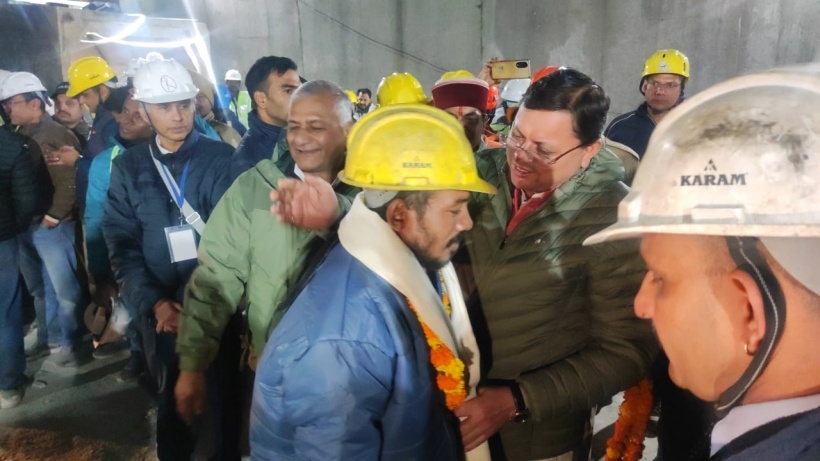 IndianExpress's tweet photo. Uttarakhand Tunnel Rescue Operation Live Updates: All 41 trapped workers out as 400-hour Uttarakhand tunnel rescue ends in success
https://t.co/BKl53gDWHy https://t.co/hVMZ2wVvj0