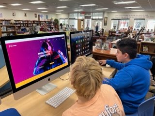Lunchtime in the <a href="/RBMS_Official/">River Bend M.S.</a> Library! #middleschool #library