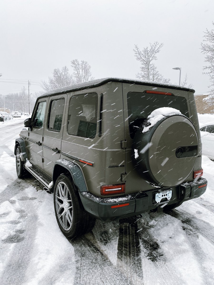 Olive Green Magno in the snow 🫒