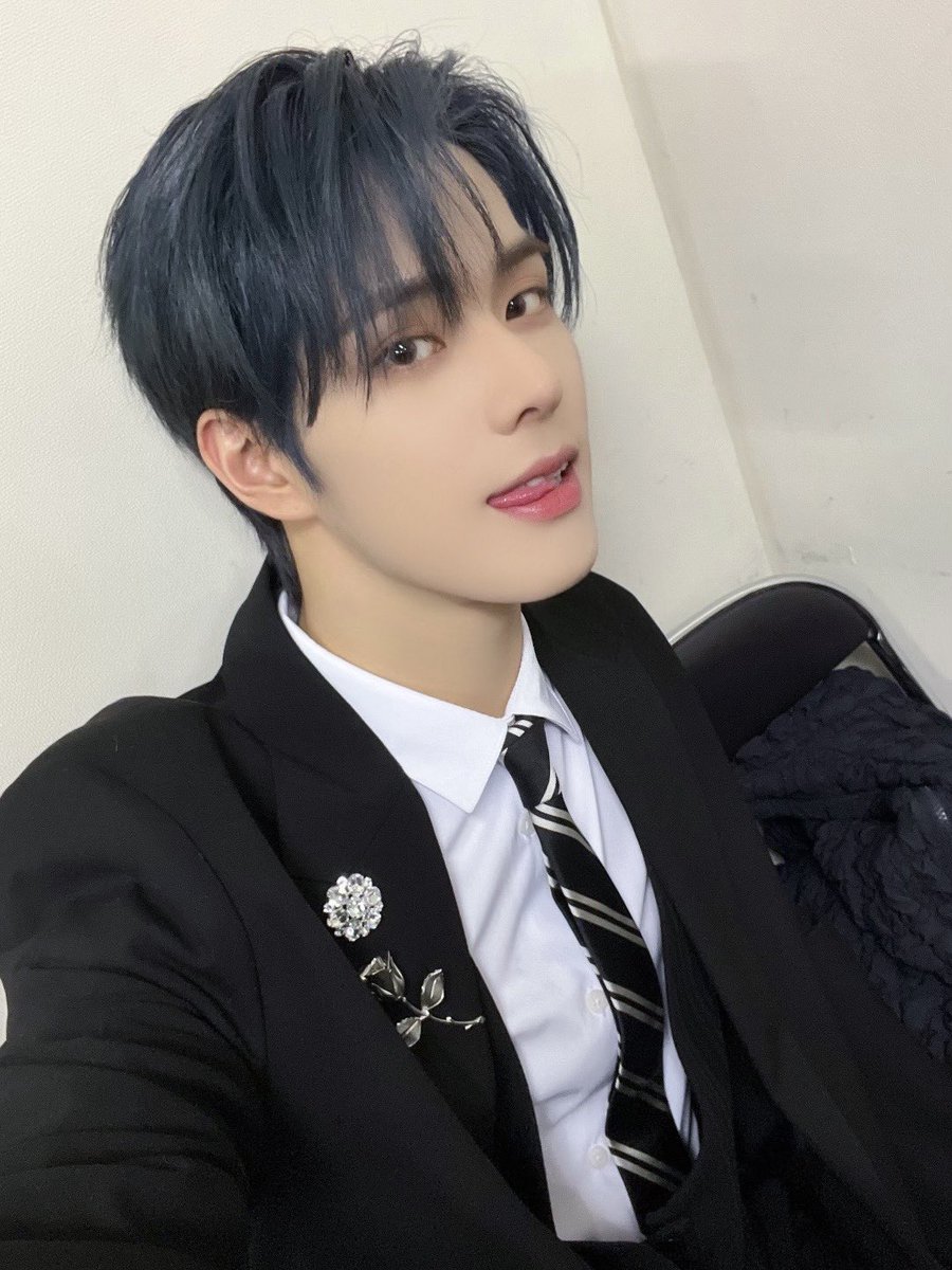xikers_official's tweet photo. [#진식] 로디!! 싸이커스가 MAMA에 함께할 수 있었던 건 모두 로디 덕분이라고 생각해요!! 정말 너무너무 감사합니다 (꾸벅) 로디가 싸이커스를 사랑하고 응원해 주시는 만큼 저희도 앞으로 더 다양하고 멋진 무대로 보답할 수 있도록 노력할 테니 기대해 주세요! 
오늘 너무 즐겁고 행복했어요!! 사랑해요 로디 💙함랑함둥💙
#xikers #싸이커스