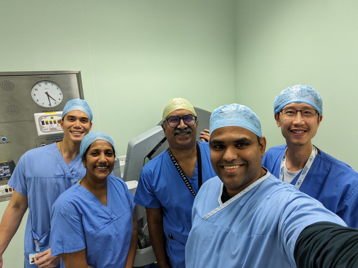 It was a pleasure to proctor the first Retzius sparing RALP procedure in Yorkshire. Great team <a href="/doolurology/">mo dool</a> <a href="/IntuitiveSurg/">Intuitive</a> Very efficient and lots of sharing of ideas #improvingpatientoutcomes