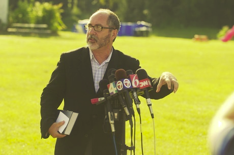revmahoney's tweet photo. Circa  2010:  We must stand against hate regarding our Muslim neighbors and  friends. Here I am doing a news conference in Florida after we talked  Rev. Terry Jones out of burning hundreds of Qurans. #LoveYourMuslimNeighbor #EndBigotry #EndHatred #ChristFollower #Muslim https://t.co/HRLFUZhYCa