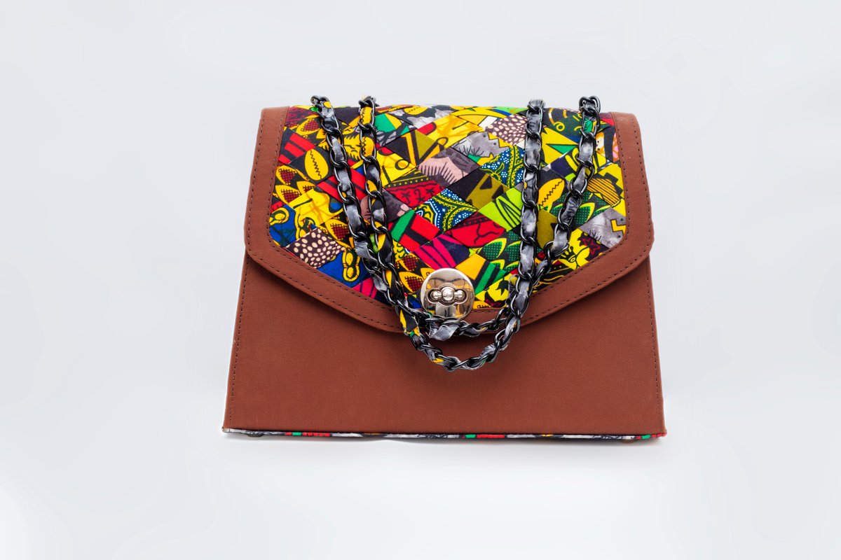 You need this Ankara Mix Bag to advance your elegance!  

Spacious vibes, stunning details, and a must-have for every beautiful soul. Grab yours now!  

#Bagcrush #Africanbags #Adulawomagic #EleganceDefined