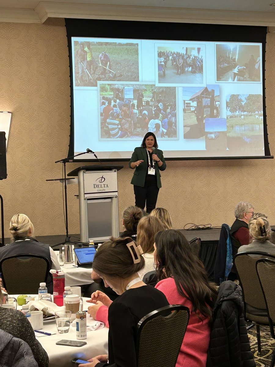 Up next, we have @elainekub talking to attendees about Mastering the Grain Markets. Special thank you to our speaker sponsor @AndersonsCanada #WomenInGrain