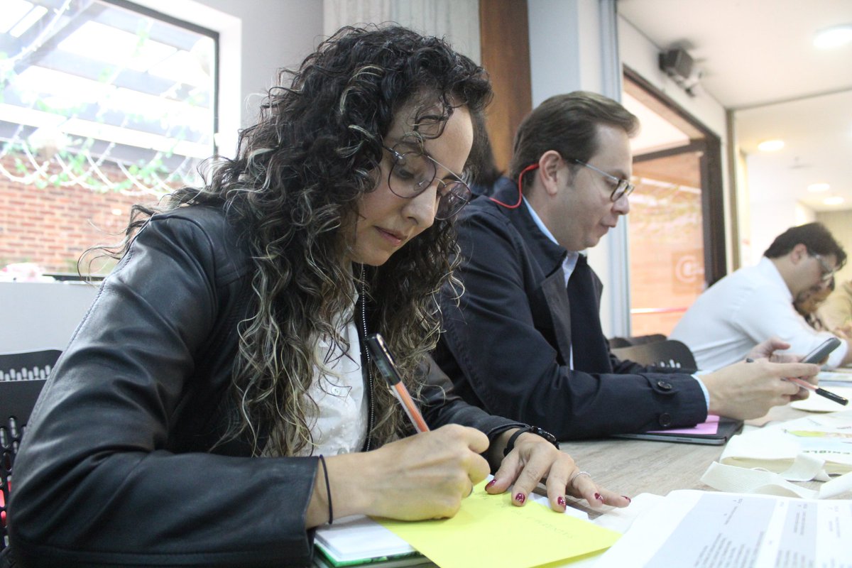 gansocolombia's tweet photo. 💪¡Iniciamos nuestro Taller de Innovación y Escalamiento del Aval GANSO en Bogotá!

📝 Nos acompañan más de 20 representantes de empresas del sector de carne y leche en Colombia.

🧵 En este hilo podrás conocer los avances de esta jornada de ganadería sostenible. https://t.co/IoUAsLpuRy