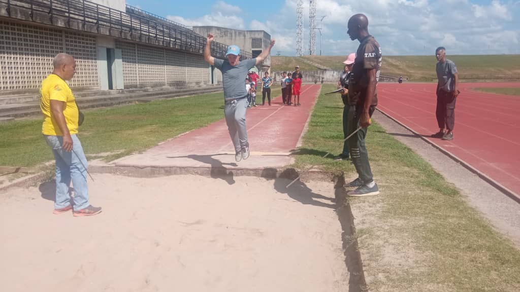 notieducatecoj's tweet photo. ¡Fiesta deportiva!

En los diferentes CDCE municipales y parroquiales, con total éxito se realizó Festival Deportivo adaptado para estudiantes de la modalidad de educación especial.

#VenezuelaEsEsequibo

@NicolasMaduro 
@_LaAvanzadora 
@MPPEDUCACION
@DGEFDMPPE 
@especialmppe https://t.co/Dkuv88uQwQ