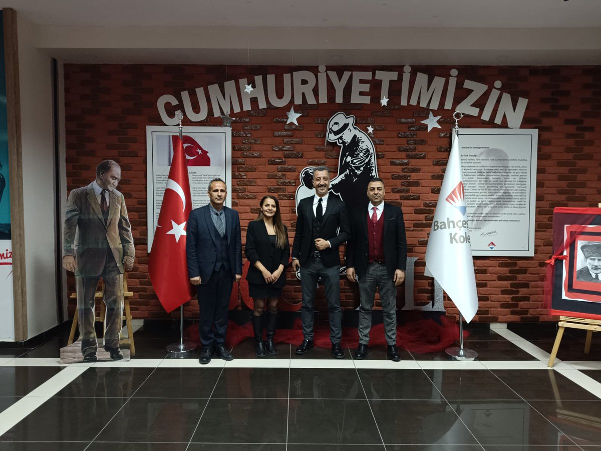 bahcesehir_van's tweet photo. Bahçeşehir kolejleri genel müdürlük yabancı diller bölüm başkanımız sayın Abdulvahap IŞIK hocamızı Kampüsümüzde ağırlamaktan mutluluk duyduk..
@dagozlem @EnverYucel @VahapIk3 @fatlihann @AtlihanMumtaz @ismailK08300410 @nazan_dagdemir @DadayMikail @Asra07129207 #Bahçeşehirkoleji https://t.co/OtERqSYrLg