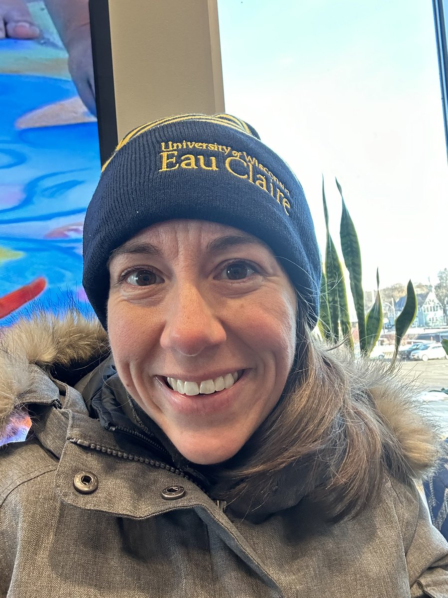 AHillHable's tweet image. UWEC’s Giving Day is TODAY!!! 💙💛

As part of Giving Day I handed out hats &amp;amp; scarves to students going to their 8:00am classes with the UW-Eau Claire Alumni Association!

Use this link to donate givingday.uwec.edu/amb/hillhable 

#GiveUWEC