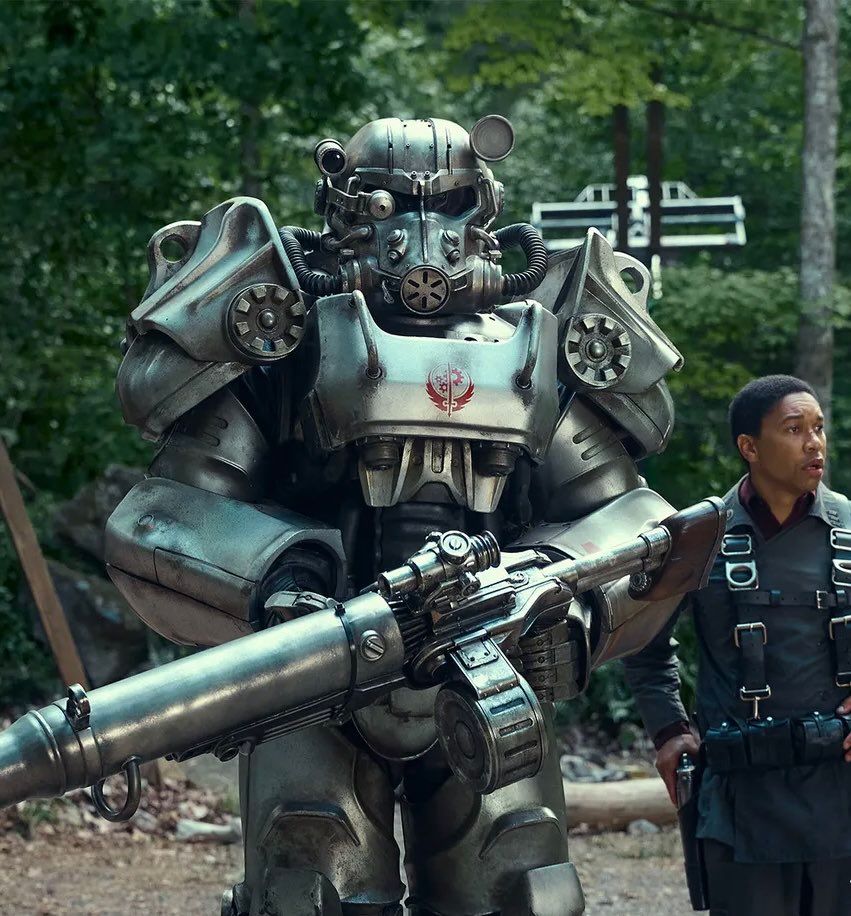 LevelUPcom's tweet image. BOMBAZAZAZO 💥 Este es el PRIMER VISTAZO del #PowerSuit para la serie live action adaptación del videojuego #Fallout 🎮🤯