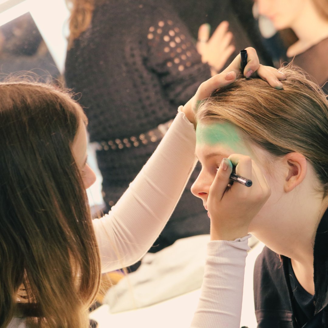 BSB_Brussels's tweet image. Our production of "A Midsummer Night's Dream" hits the stage later this week. Don't miss the magic and be sure to check out our behind-the-scenes preview article, showcasing the incredible hard work that brings all our shows to life! bit.ly/3GhP6Ae #theatre #schoolshow