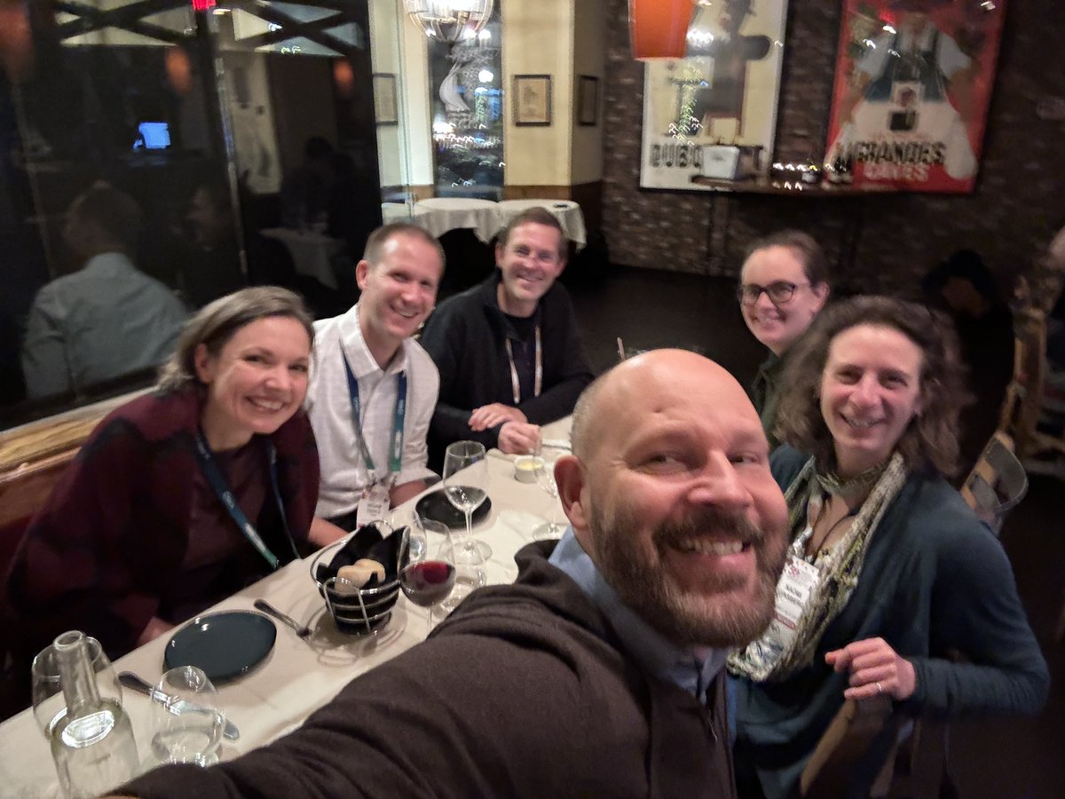 #MRS EL02 Symposium Dinner with Brad Siwick, Naomi Ginsberg, Renee Frontiera, Markus Raschke, and Julia Stahler. Thanks to @BGuzelturk @RamKandada Peijun Guo Hannah Joyce for organizing!