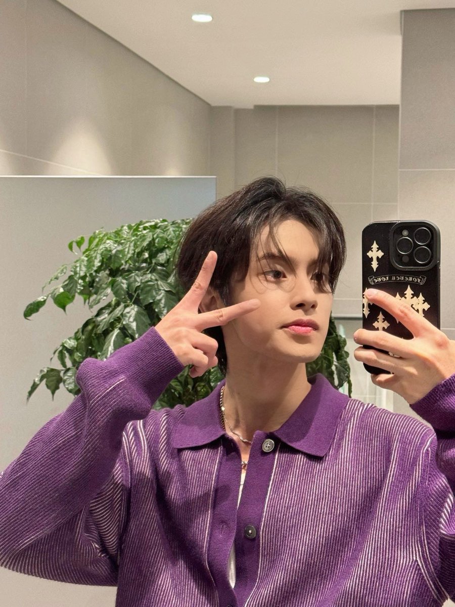 HORI7ON_twt's tweet photo. [🐶] Im so grateful for the loud cheers of the students of 인성여자고등학교. Stay tuned to more upcoming updates of HORI7ON. we love you fighting!! Have a goodnight ❤️⚓️

#HORI7ON #호라이즌 #KYLER #카일러 https://t.co/NiJ5HvzuLa