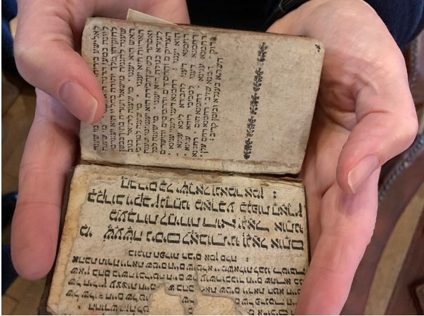 HMCOxford's tweet image. Joining in with #EYASmall (a weekly Archive sharing initiative from @explorearchives), we share the smallest book in our collection. It's a travelling Hebrew prayer book. Qs about our archive? librarian@hmc.ox.ac.uk #TinyTreasure #ExploreYourArchive