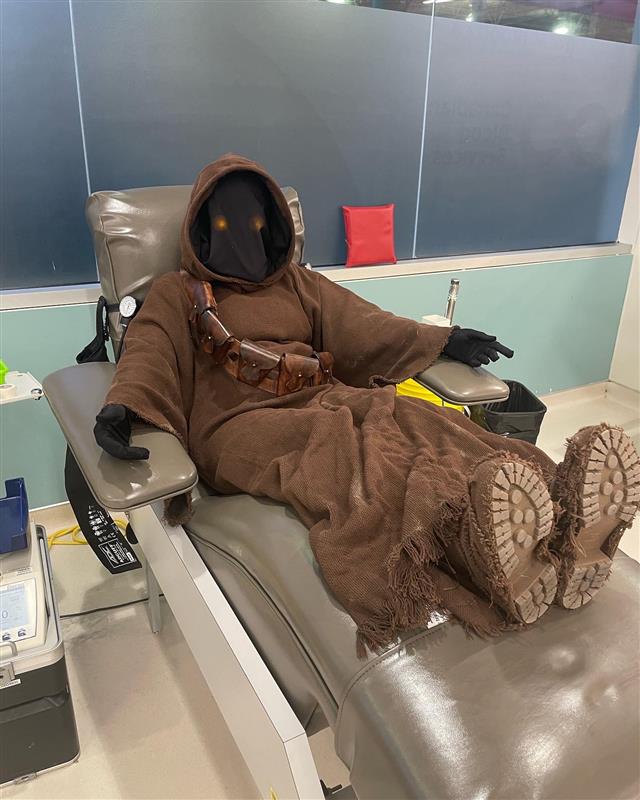 LifelineAlberta's tweet photo. Thank you to the @501stBadlands for sharing joy and making all the difference this holiday season for Alberta patients.

Donors are needed this week and throughout December. 

Book now at https://t.co/PThjzQZ804 https://t.co/0NzeXoRN4f