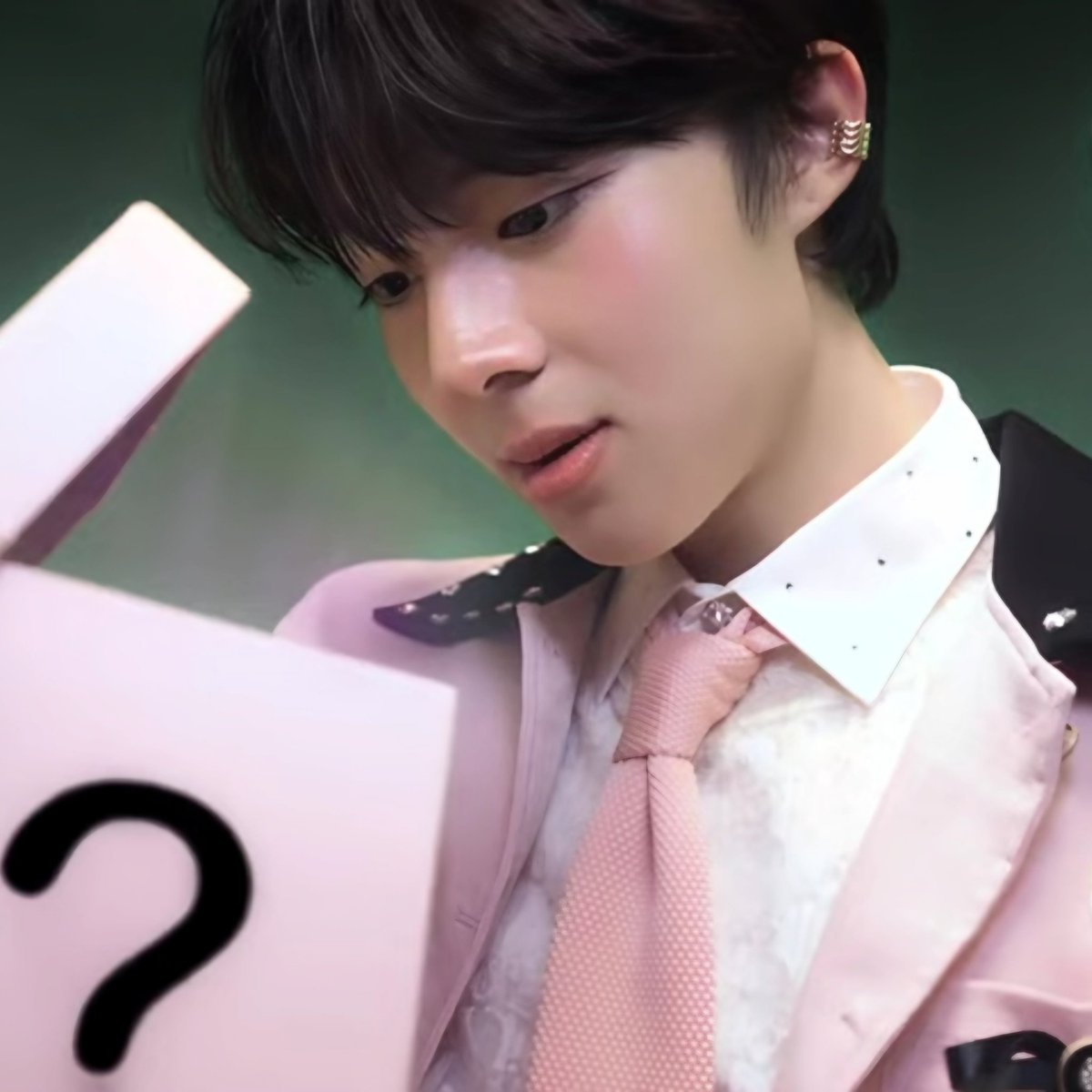 NuNewPH's tweet photo. The fandom is full of naughtiness.. everyone has their own version of "What's in the box?" 5555+ 

Let's see who's gonna win 😆🤪

#NuNew2ndSingle
#NuNew2ndSong1stVideo

𓂅⋆ @CwrNew #NuNew ♡ https://t.co/WPiaxbTYhe