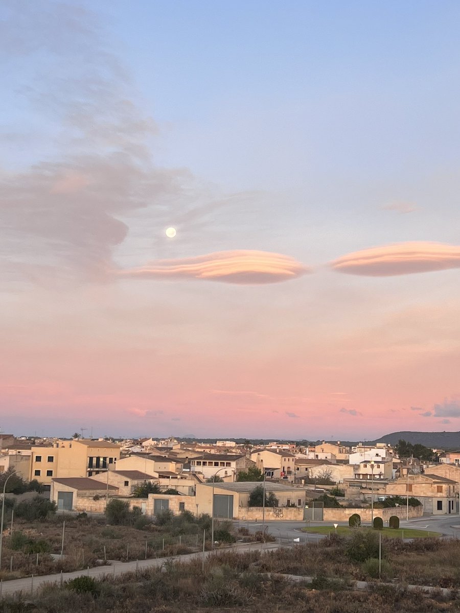 patgento's tweet photo. Lo de esta nube de esta mañana a a las 7am ha sido de espectáculo. ¿Alguien me puede decir qué tipo de nubes son? @ElTiempo_tve https://t.co/xUJaBqKhET