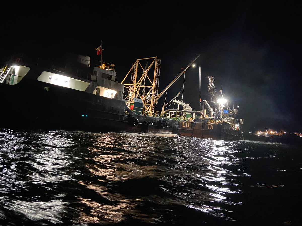 #Atacama En conjunto con <a href="/Armada_Chile/">Armada de Chile</a> se realizó fiscalización nocturna a embarcaciones cerqueras en Caldera. Se verificaron bodegas, artes de pesca y pontón de desembarque. No se detectaron infracciones a la normativa vigente.