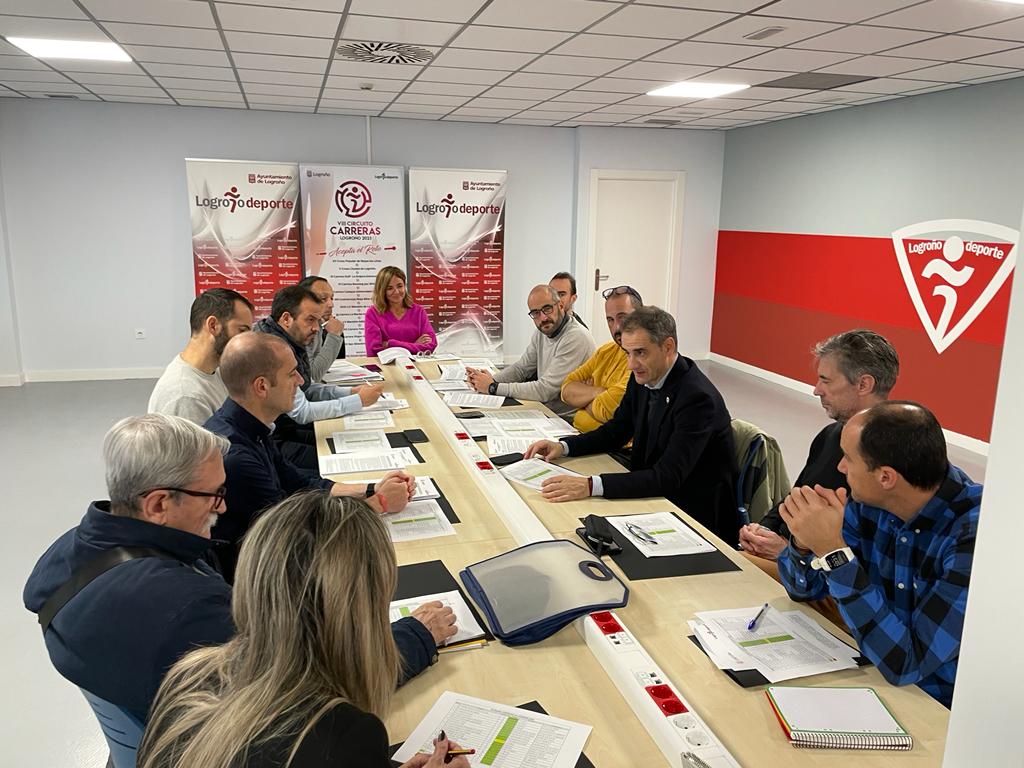 🏃‍♀️🏃| <a href="/LogronoDeporte/">Logroño Deporte</a> trabaja ya en el Circuito de Carreras de la ciudad para 2024.

👉 Más info: acortar.link/Rf0F3k