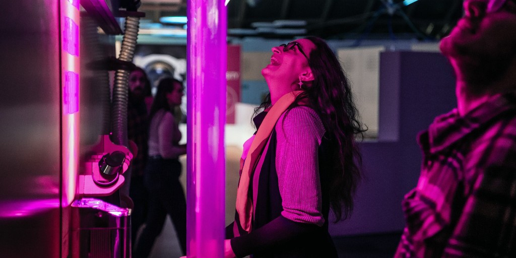 Adults, it's time to treat yourself this Christmas! On Friday 8th December, join the party at the adults-only Science Lates: Christmas Cracker.🍻

Just a 10-min bus from the centre of Winchester, Science Lates is a completely unique night out. Book now: winchestersciencecentre.org/whats-on/scien…