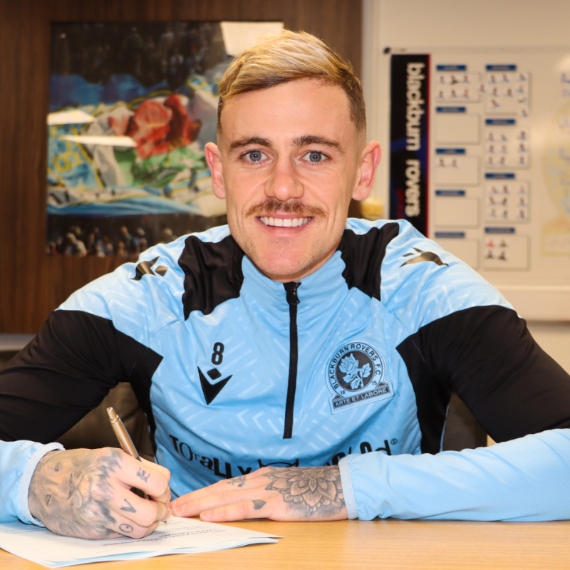 Rovers's tweet photo. ✍️ We are delighted to announce that top scorer @SamSzmodics has today put pen-to-paper on a new deal through to June 2026, with the option of an extra 12 months.

Congratulations, Sammie! 🫡

#Rovers 🔵⚪️
