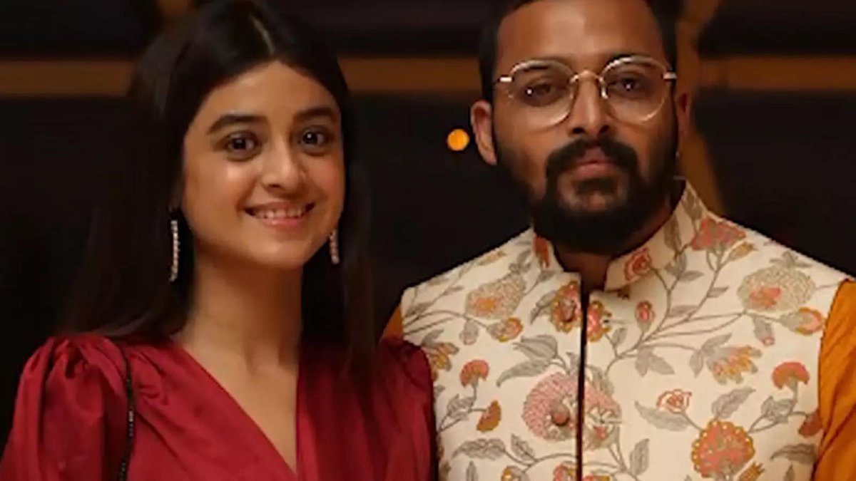 টলিপাড়ায় একের পর এক জুটি বিবাহ বন্ধনে আবদ্ধ হচ্ছেন । ঠিক সেরকমই ডিসেম্বর এর ১৫ তারিখে সাত পাকে বাঁধা পড়তে চলেছেন টলিউড অভিনেতা সৌরভ দাস এবং অভিনেত্রী দর্শনা বণিক । খবর সূত্রানুসারে  কলকাতার এক খ্যাতনামা পাঁচতারা হোটেলে হবে বিবাহ অনুষ্ঠান ।
<a href="/darshanabanik/">Darshana Banik</a> #SauravDas #marriage