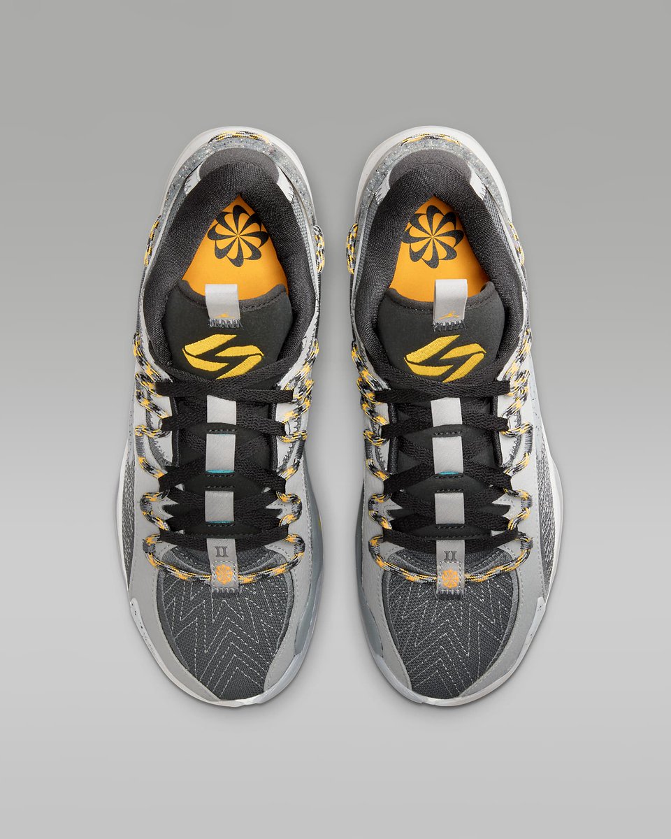 JustFreshKicks tweet media