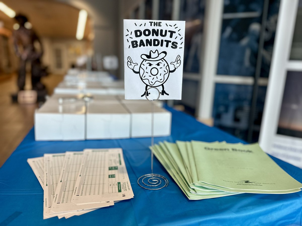 Hurry before it’s too late- The Donut Bandit is here!!! 

Take a break from studying and stop by Doland Field House for some coffee, donuts, and scantrons!! 

#GeauxPokes | 🤠🍩 ☕️