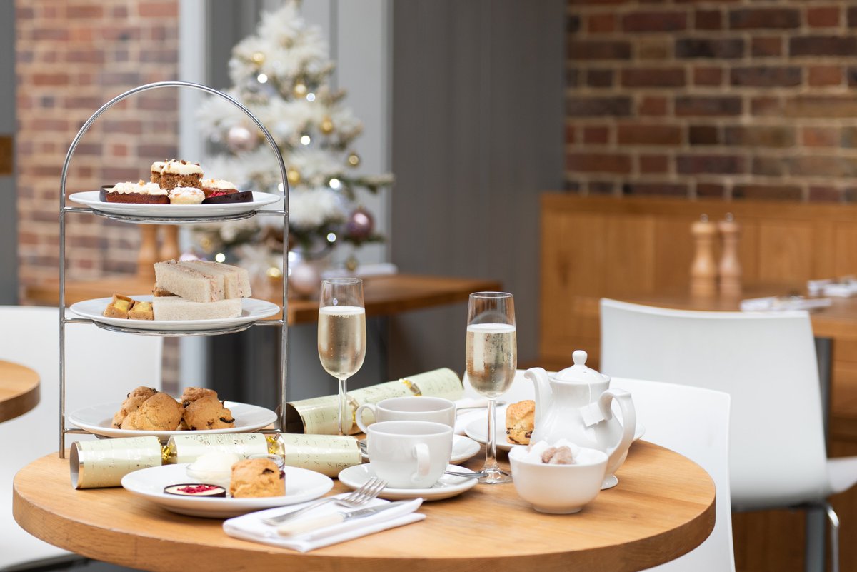 Looking for a special treat?

Our Christmas menu is now available until 22 December from the Cellarium Cafe and Terrace. Make the most of the festive period and join us for a tasty Christmas meal.

westminster-abbey.org/visit-us/food-…