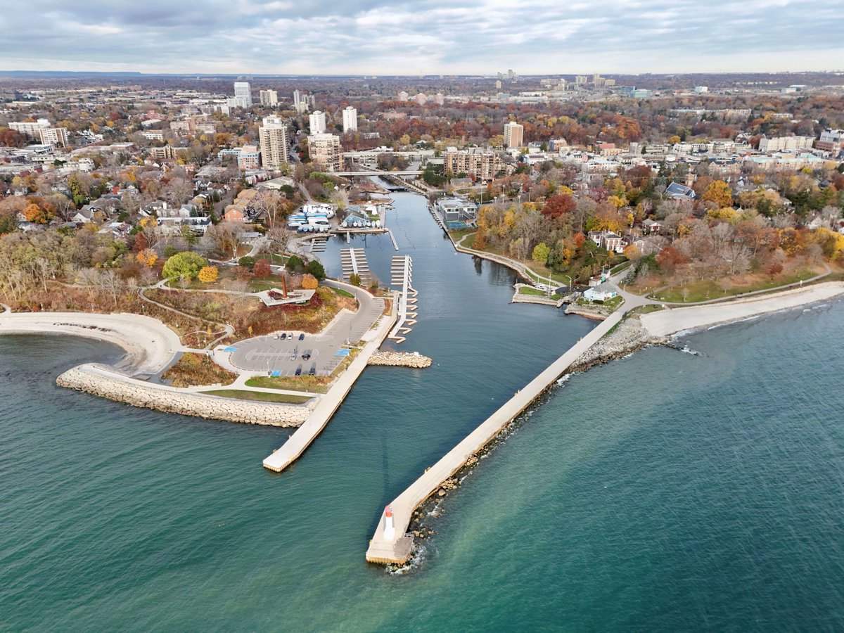 Check out this bird's eye view of #Oakville!  

📍 Downtown, Oakville

📸 Jason Montplaisir
.
.
.
.
#visitoakville #oakvilleon #oakvillelife #oakvilleontario #aerial #aerialbeauty #Tannerypark #Oakvilledowntown #oakvilledowntownharbour #lakeontario #kerrvillage #16milecreek