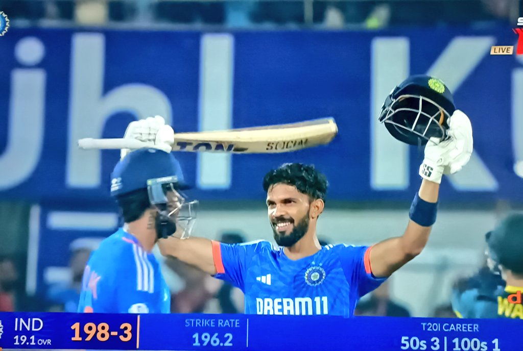 DivyaSindu's tweet photo. Rutu 💙💙 brilliant 💯👏🏻👏🏻 #RuturajGaikwad #INDvsAUS #T20ISeries https://t.co/6h8Hyu4Iz8