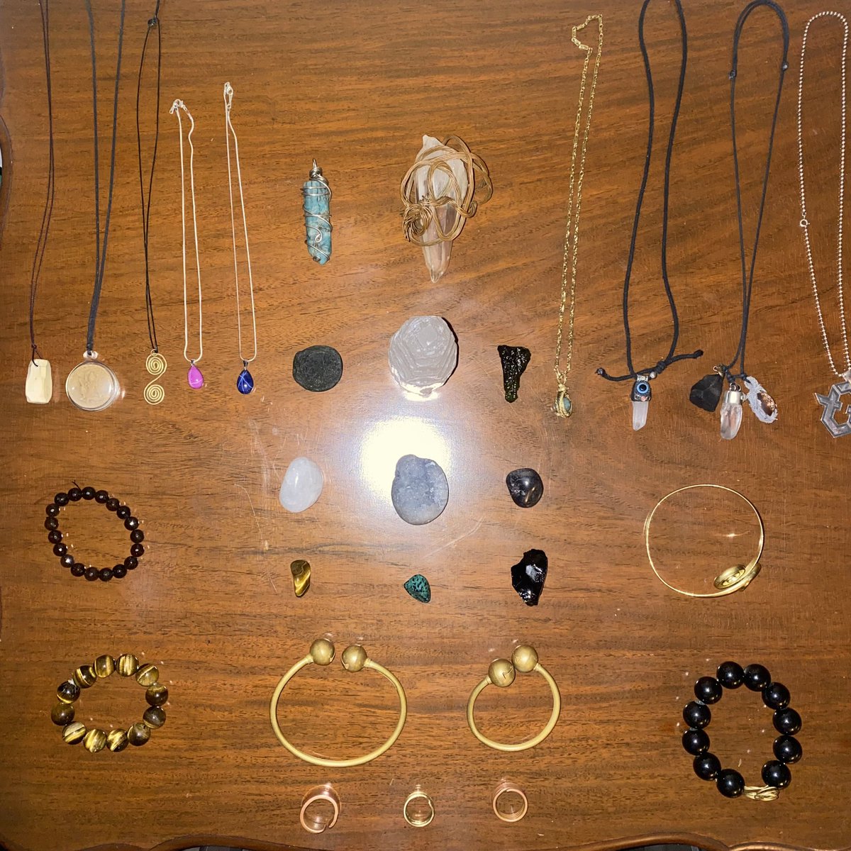 sdaniels009's tweet photo. I have acquired quite the collection of gems. 

Here is what I have accumulated along with a few keepsakes 

Im gonna be putting my 

#lumerianquartz 
#moldivite 

Near me when i attempt to 

#astralproject later :) 

Adventure time 

#moon https://t.co/rioS6LrV3D