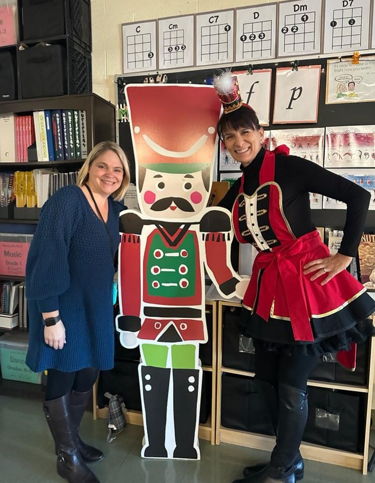 The Nutcracker is here <a href="/ValentineDPCDSB/">St Valentine School</a> joining <a href="/FDK101Valentine/">D. Bagnarol</a> today. Do you see the Mouse King?🐀