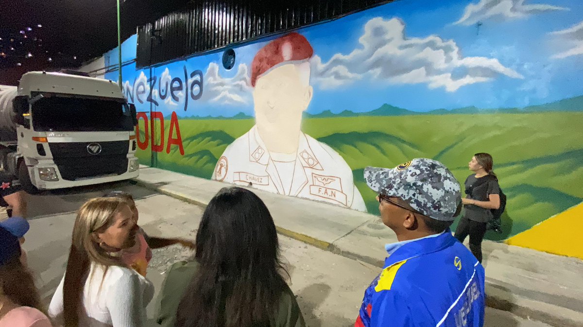 #Interesante || Un recorrido nocturno por las instalaciones del Núcleo Endógeno Fabricio Ojeda, realizó el titular de la cartera para Hábitat y Vivienda, <a href="/IMVillarroel1/">Moisés V</a> junto a la Min. <a href="/jhoagaby/">Jhoanna G Carrillo M</a> y la Alc. <a href="/gestionperfecta/">Carmen Meléndez</a> #VenezuelaEsEsequibo