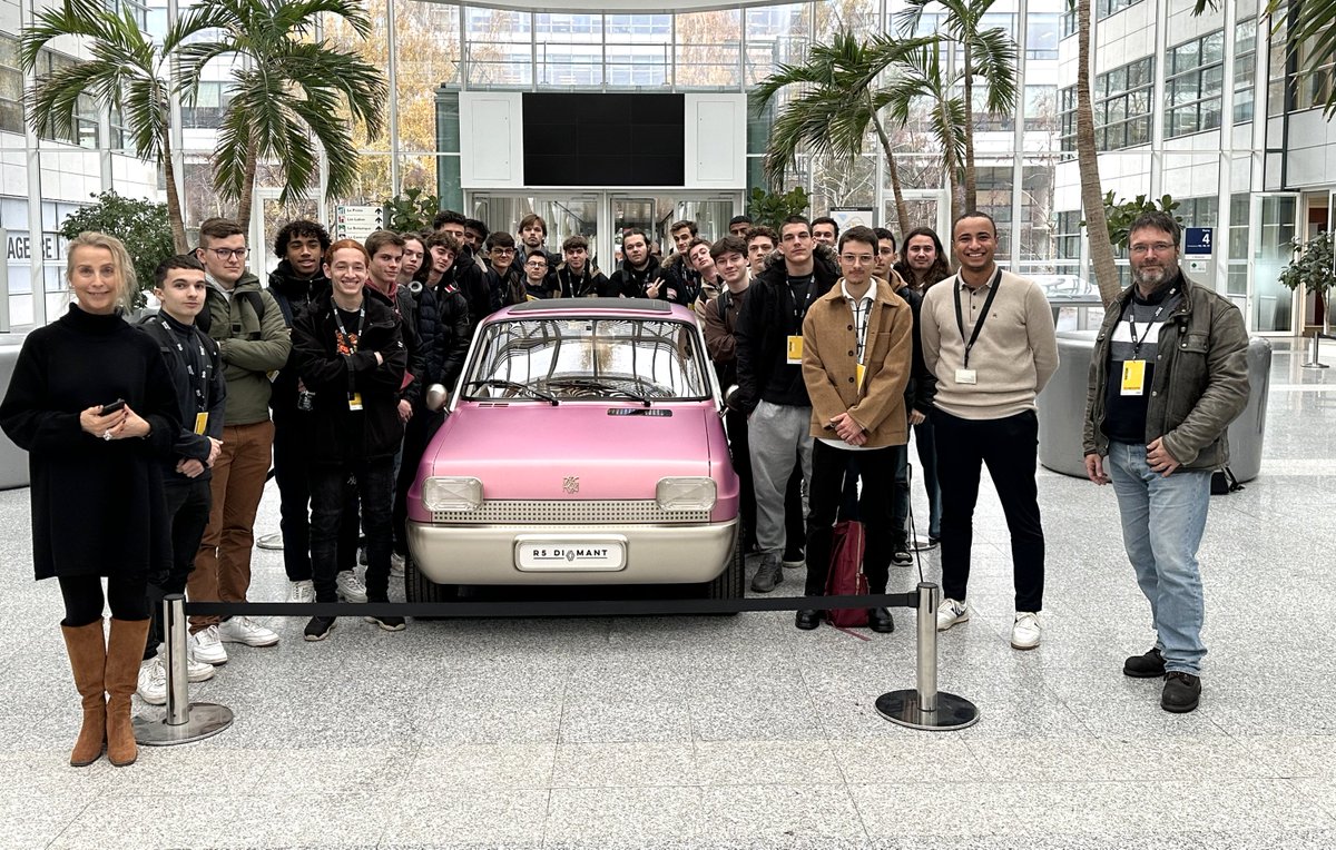 iutvda's tweet photo. Nos étudiants #GMP ont inauguré cette semaine dédiée à l'industrie au #Technocentre de @renault_fr . 

Visite immersive, découverte de l'environnement de travail. Un moment inspirants &amp; convivial pour nos étudiants. https://t.co/ST10DlUgO6