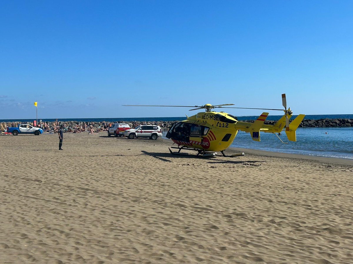 112canarias's tweet photo. Un varón sufre un semiahogamiento en el mar en San Bartolomé de Tirajana #GranCanaria.

➡️Trasladado en estado crítico al hospital en helicóptero medicalizado del #SUC .

https://t.co/WZxF5IAgcm https://t.co/7AmABy1JzW