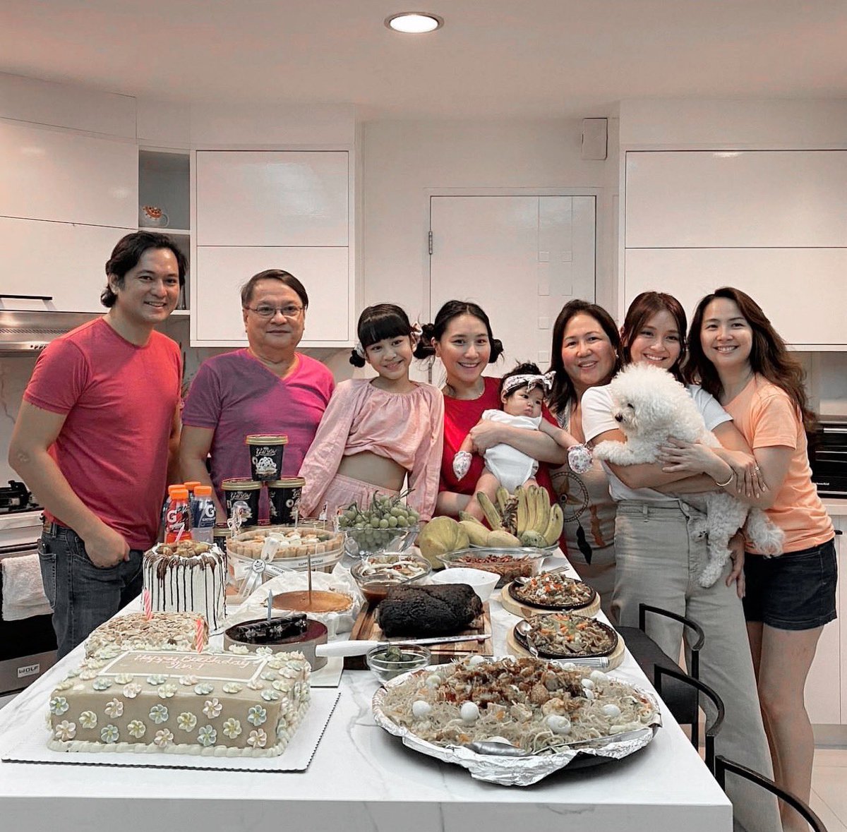 OfficialKBB's tweet photo. Ohana. 🥹❤️

Ate Tin's late birthday celebration. Belated happy birthday to @bernardokath’s eldest sister, Ate @chryslermarco! Stay healthy and more blessings to come, ate! We love you! 🥳

#KathrynBernardo #TeamKathryn https://t.co/kWXocNNc1p