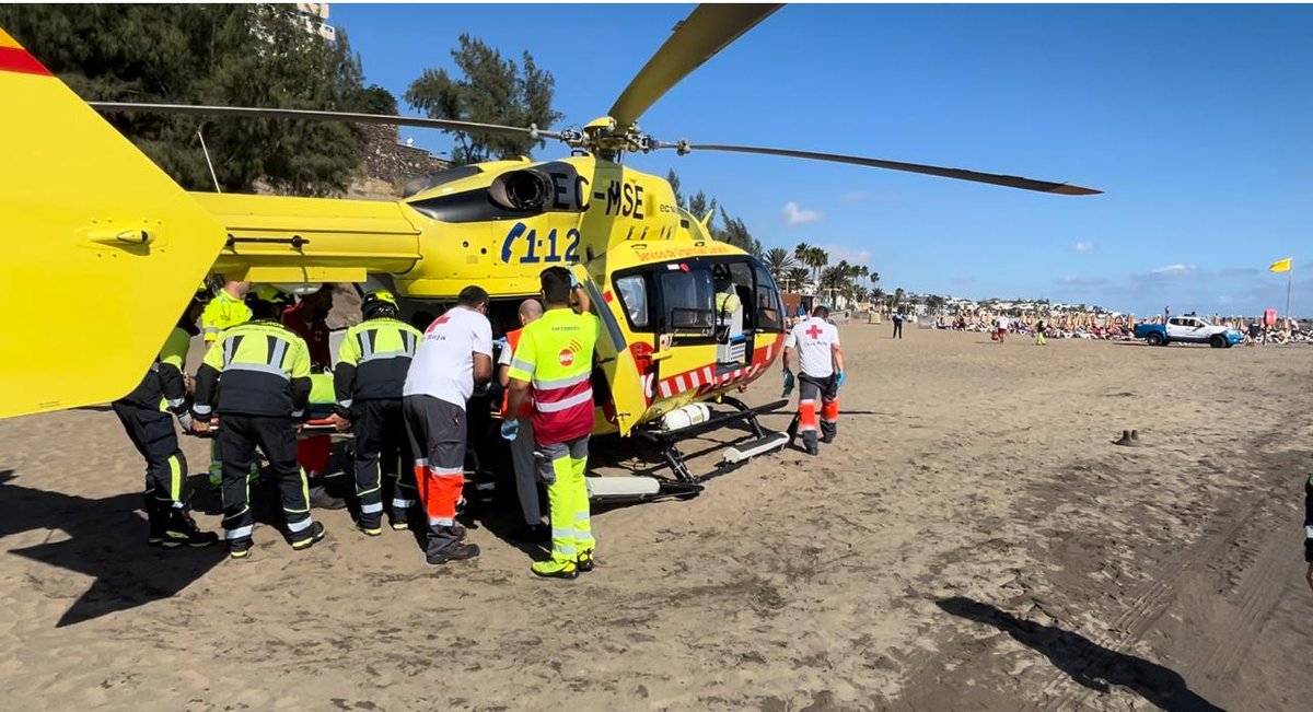 112canarias's tweet photo. Un varón sufre un semiahogamiento en el mar en San Bartolomé de Tirajana #GranCanaria.

➡️Trasladado en estado crítico al hospital en helicóptero medicalizado del #SUC .

https://t.co/WZxF5IAgcm https://t.co/7AmABy1JzW