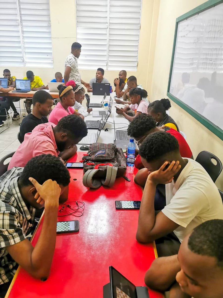 JackyLumarque's tweet image. Journée réussie pour les éliminatoires du Championnat National  d'Échecs 2023 de la FHE. Complètement en ligne cette année, pour la première fois. 14 clubs, 27 filles et 63 garçons. 

Rendez-vous avec les 22 gagnants pour la phase finale du 22 au 27 décembre prochain.

11 joueurs…