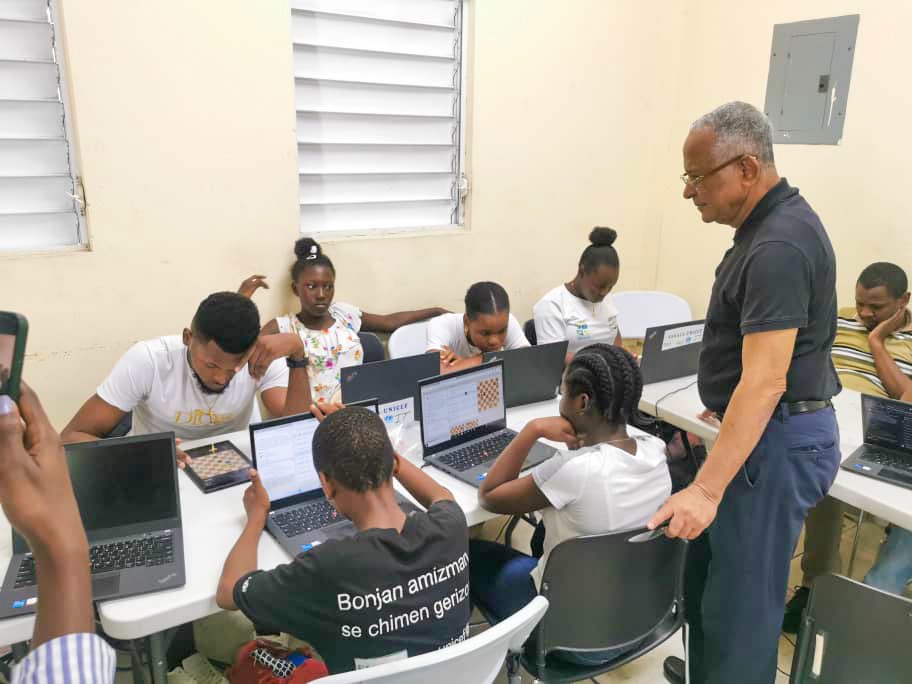 JackyLumarque's tweet image. Journée réussie pour les éliminatoires du Championnat National  d'Échecs 2023 de la FHE. Complètement en ligne cette année, pour la première fois. 14 clubs, 27 filles et 63 garçons. 

Rendez-vous avec les 22 gagnants pour la phase finale du 22 au 27 décembre prochain.

11 joueurs…