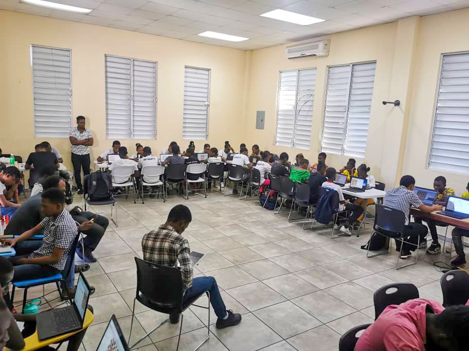 JackyLumarque's tweet image. Journée réussie pour les éliminatoires du Championnat National  d'Échecs 2023 de la FHE. Complètement en ligne cette année, pour la première fois. 14 clubs, 27 filles et 63 garçons. 

Rendez-vous avec les 22 gagnants pour la phase finale du 22 au 27 décembre prochain.

11 joueurs…