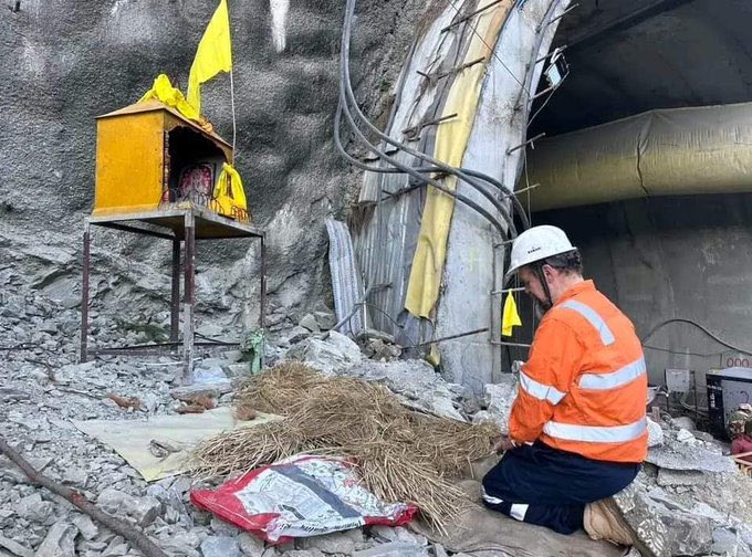 venkateshprasad's tweet photo. Science and Endurance meet Prayers.
Gratitude to all involved in rescuing the 41 workers trapped in the tunnel since Nov 12. This is an incredible effort and feel extreme gratitude to all who put in their heart and soul in safely rescuing the workers. #UttarakhandTunnelRescue https://t.co/ul039qRddv