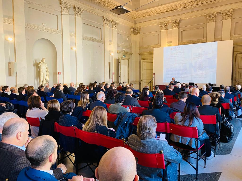 finpiemonte's tweet photo. Sala piena per il #convegno di #ANFIR che vede riuniti oggi a #Torino i rappresentanti del mondo economico e finanziario piemontese e nazionale.
Apre i lavori il nostro Presidente Michele Vietti, in rappresentanza di ANFIR
➡️https://t.co/utKUg6UOFT https://t.co/HI0tOMCWcJ